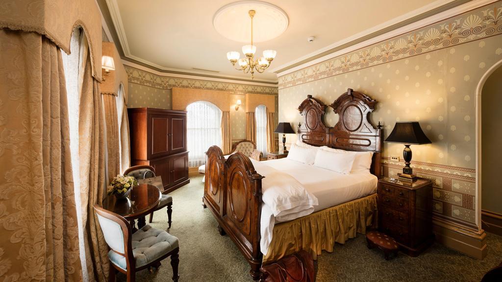 Craig'S Royal Hotel Ballarat Exterior foto A bedroom at the Hotel St. George